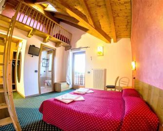 Hotel Belvedere - Cesuna - Bedroom