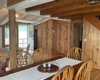Beach front cottage with spectacular views, great sunsets - Saint Albans - Dining room