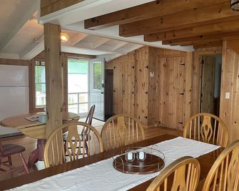 Beach front cottage with spectacular views, great sunsets - Saint Albans - Dining room