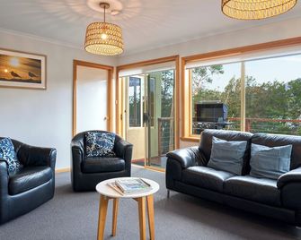 Freycinet Sanctuary 5 - Freycinet Holiday Houses - Coles Bay - Living room