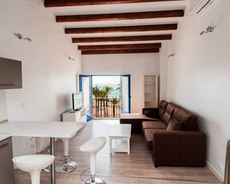 Villasun Spiaggia Centro Storico - فايلاجويوسا - غرفة معيشة