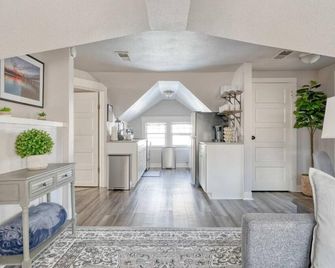 The Kingpost by Stay Portland - Richmond - Portland