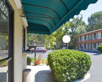 Atascadero Inn - Atascadero - Building