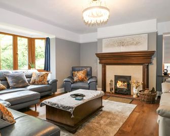 Little Picket, Pet Friendly, Luxury Holiday Cottage In Ringwood - Ringwood - Living room