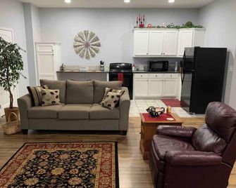 One bedroom studio on our Private farm - Connelly Springs - Sala de estar