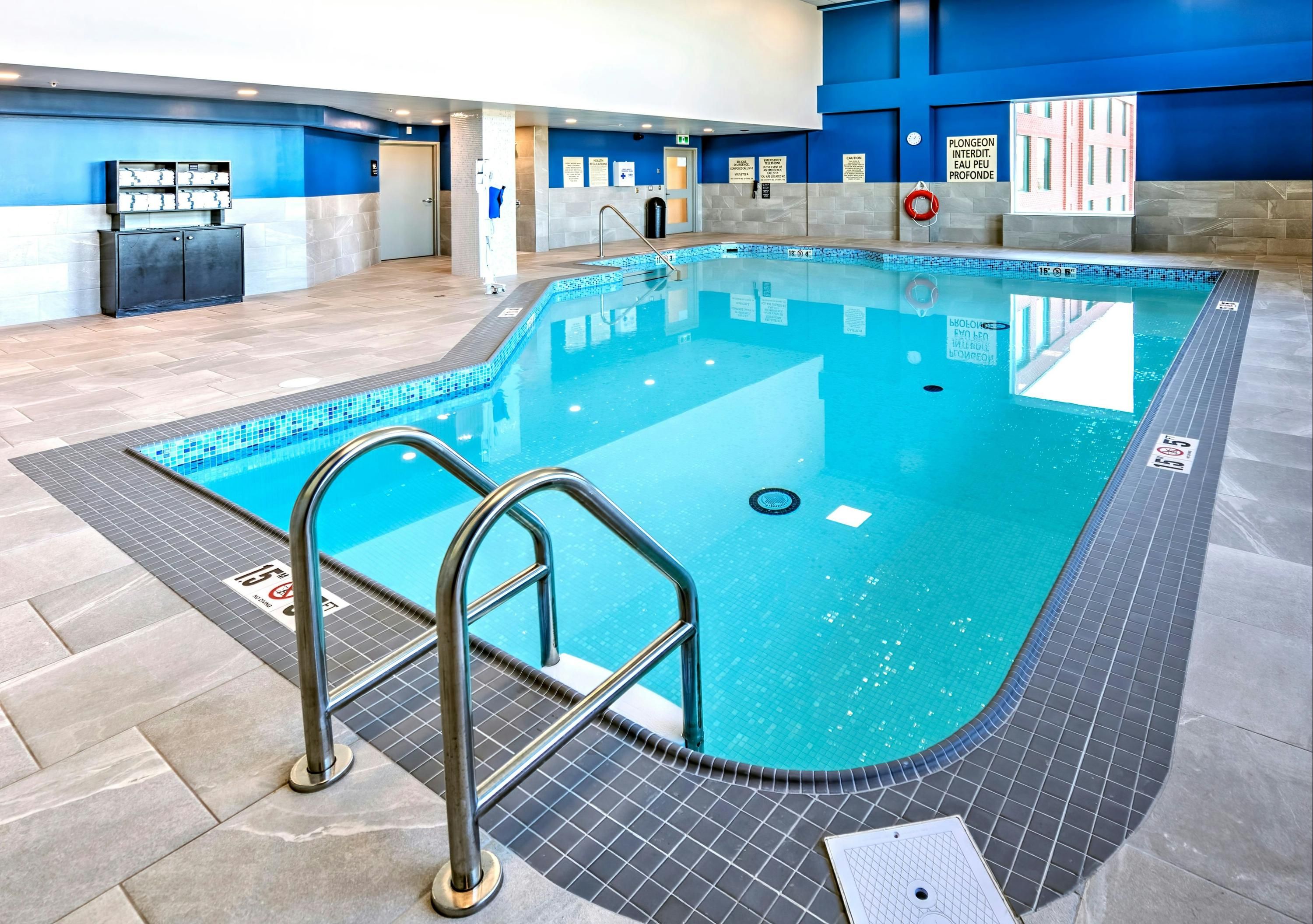 Hampton Inn by Hilton Ottawa - אוטאווה - בריכה