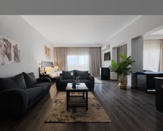Assiut Cement Hotel - Assiut - Living room