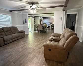 Piece of heaven - Jesup - Living room