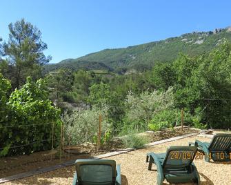 A paradise for cyclists, mountain bikers, hikers and nature lovers. - Buis-les-Baronnies - Патіо