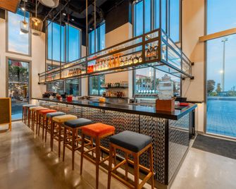 Wink Hotel Tuy Hoa Beach, Unscripted by Hyatt - Туй Гоа - Бар