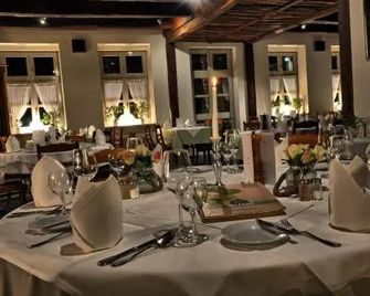 Hotel Alte Linden - Альтена - Ресторан