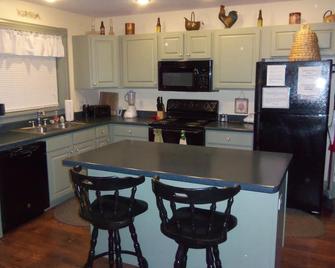 Deseret Heritage Manor, 2040 Knight Street, Nauvoo Il - Nauvoo - Kitchen