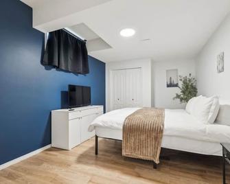 The Modern Lodge Retreat With Infrared Sauna & Amenities For Rest And Relaxation - Cochrane - Habitación