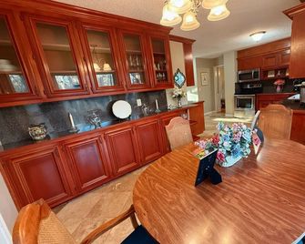 Spacious+peaceful 4bed/2.5bath Disc Golf, Porch, & Gazebo - Lawrenceville - Eetruimte
