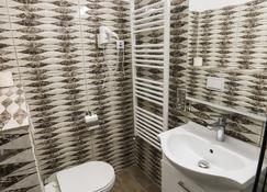 Floasiu Residence Guesthouse - Sibiu - Bathroom