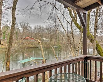 Cozy Heber Springs Cabin w/ Deck & Dock! - Heber Springs - Balcony