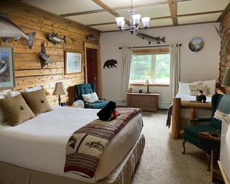 Pioneer Ridge Bed & Breakfast Inn - Wasilla - Bedroom