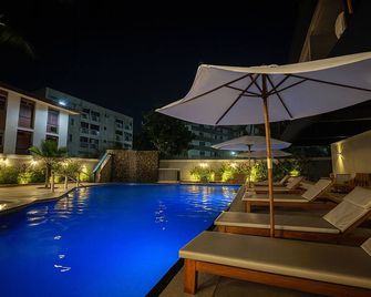 Meu Lugar na Praia Tropical - Guarujá - Piscina