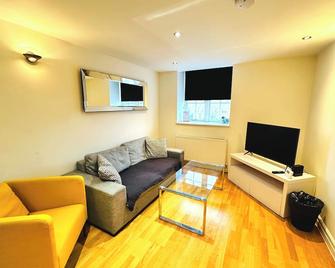 West Street Mews, 1.5 bedroom duplex apartment in the heart of Exeter - Exeter - Living room
