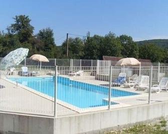 Villas in the countryside with heated pool - Sarrogna - Piscina
