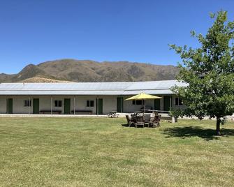 Omarama Station Accommodation - Omarama - Building