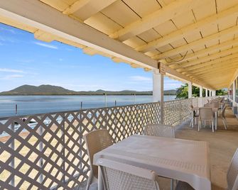 Skylark Shores Resort - Lakeport - Balkón