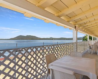 Skylark Shores Resort - Lakeport - Balkon