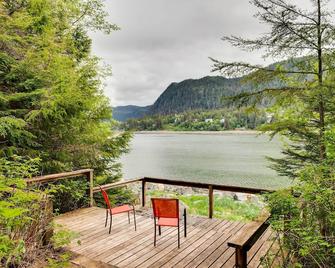 Juneau Vacation Home Stunning View and Beach Access - Juneau - Balcony
