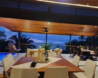 Beach Views of Guiones Surf Break - Nosara - Restaurante
