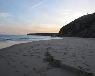 3 Bedroom Villa, Western Algarve - Salema - Beach