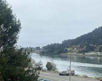 Rogue River Landing Resort - Gold Beach - Außenansicht
