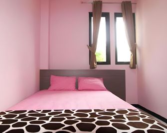 Mp Hotel Purwakarta By Myhome Hospitality - Purwakarta - Habitación