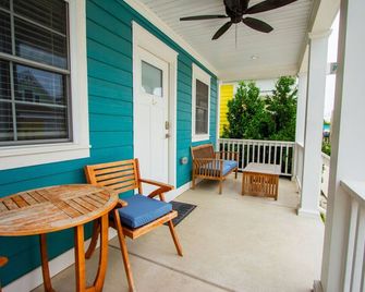 Pelican`s Perch - 1 Bed/2 Loft Lakeside Cottage! - セリーナ - バルコニー