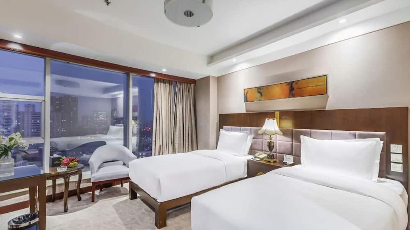 Yun-Ray Ambassador Hotel