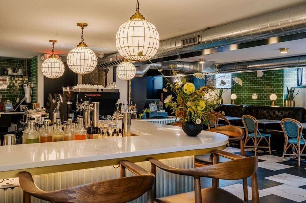 Charming Getaway Apartment in Midtown - דטרויט - בר