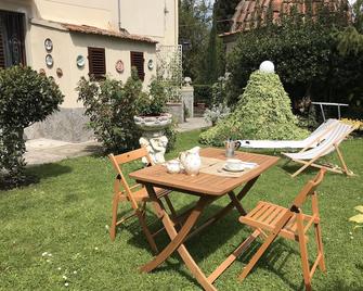 Casa Adriana Inside A 14th Century Villa With Private Garden Next To Florence - Lastra a Signa - Patio
