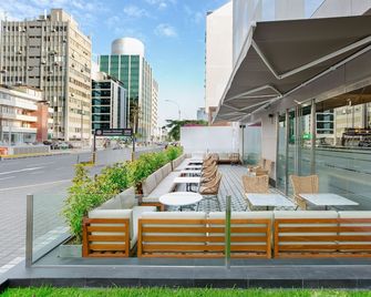 Holiday Inn Express Lima San Isidro By IHG - Lima - Patio