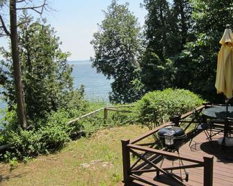 Stable Properties - Lakefront Cottage on Tranquil Lake Champlain - Westport - Patio