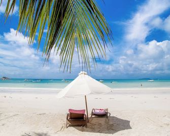 Village du Pecheur - Baie Sainte Anne - Strand
