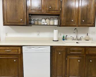 Best Hidden Escape - Great Falls - Kitchen