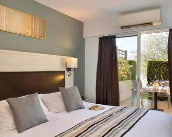 Logis Hotel Restaurant L'Escapade - Аржантон-сюр-Крез - Спальня