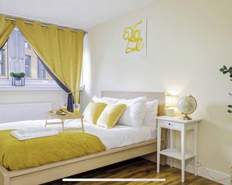 Entire 2 bed 1 bath apartment Birmingham city centre UK - Birmingham - Bedroom