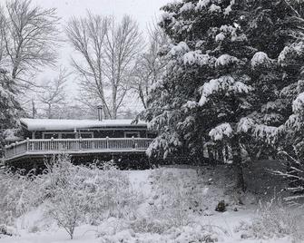 By The Brewster Chalet - 3 mins from SKI hill - Jeffersonville - Outdoors view