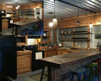Cumberland River Cabin Rental - Burkesville - Kitchen