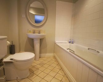 The Tawny Owl - Swindon - Baño