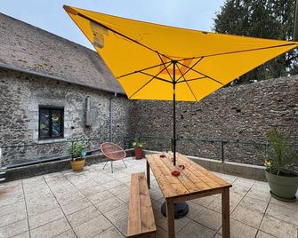 Spacious gîte in Chantelle, pets allowed - Charroux - Patio