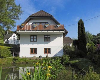 Cosy apartment with private garden in Brachthausen in the Sauerland - Kirchhundem - Gebäude