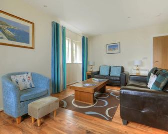 5 Buckfields - Lyme Regis - Living room
