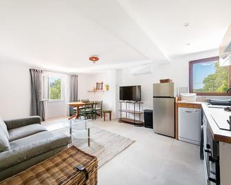 Coeur de Var - appt climatisé - Pontevès - Sala de estar