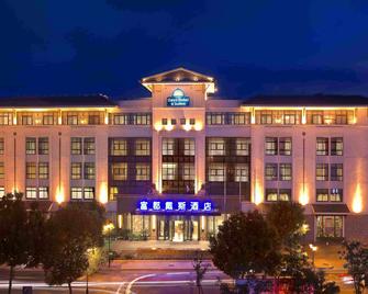 Days Hotel & Suites by Wyndham Fudu Changzhou - Changzhou - Κτίριο